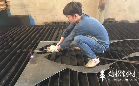 等離子數(shù)控切割鋼板方法